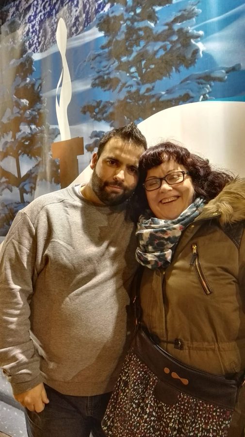 José Luis e Inma abrazados, ella riéndose